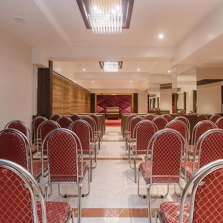 Oyo 13089 Hotel Gold Crest Navi Mumbai Dış mekan fotoğraf