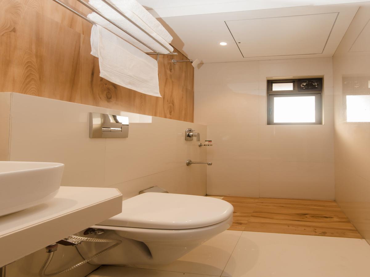 Oyo 13089 Hotel Gold Crest Navi Mumbai Dış mekan fotoğraf