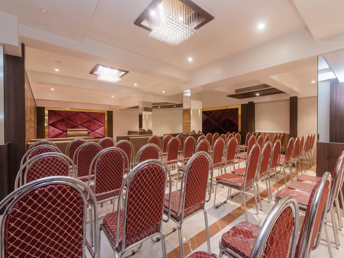 Oyo 13089 Hotel Gold Crest Navi Mumbai Dış mekan fotoğraf
