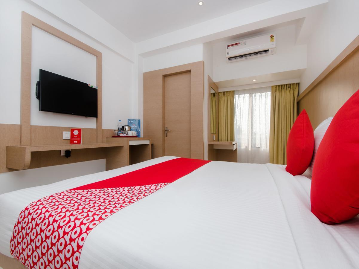 Oyo 13089 Hotel Gold Crest Navi Mumbai Dış mekan fotoğraf