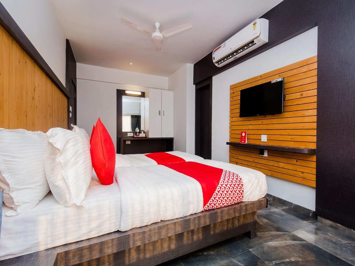 Oyo 13089 Hotel Gold Crest Navi Mumbai Dış mekan fotoğraf