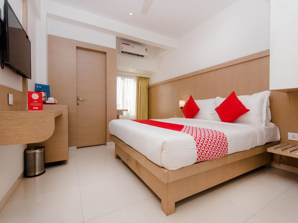 Oyo 13089 Hotel Gold Crest Navi Mumbai Dış mekan fotoğraf