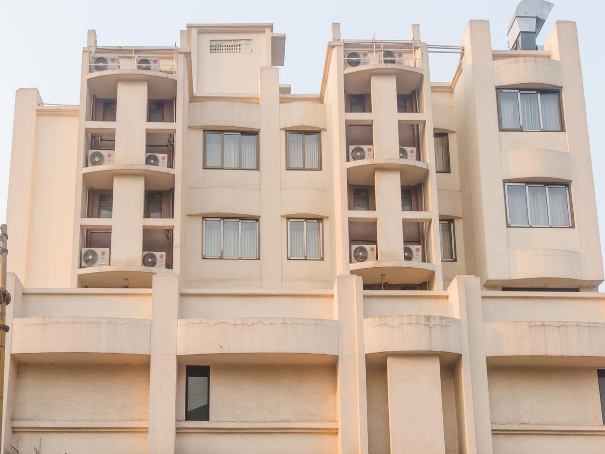 Oyo 13089 Hotel Gold Crest Navi Mumbai Dış mekan fotoğraf