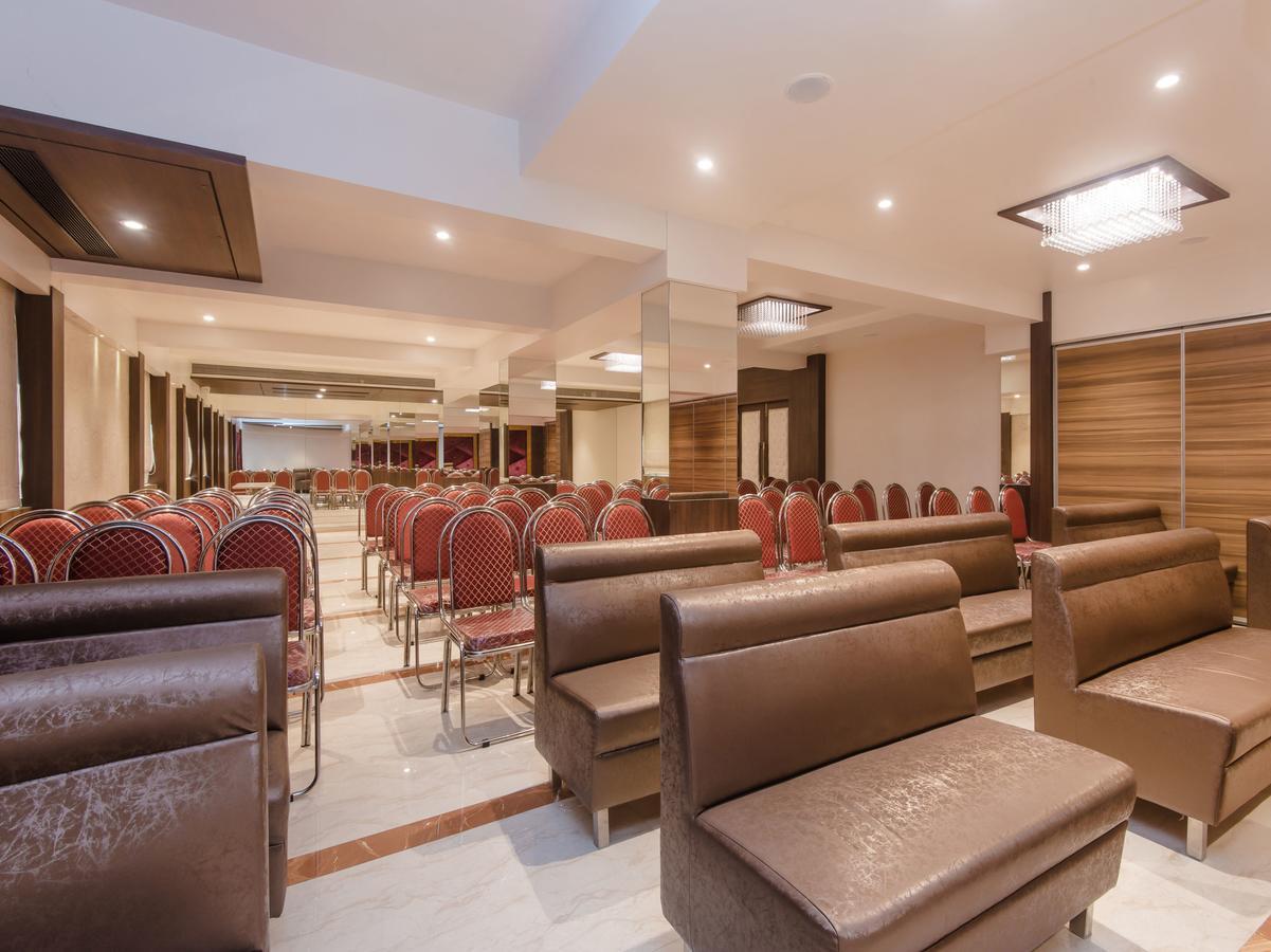 Oyo 13089 Hotel Gold Crest Navi Mumbai Dış mekan fotoğraf