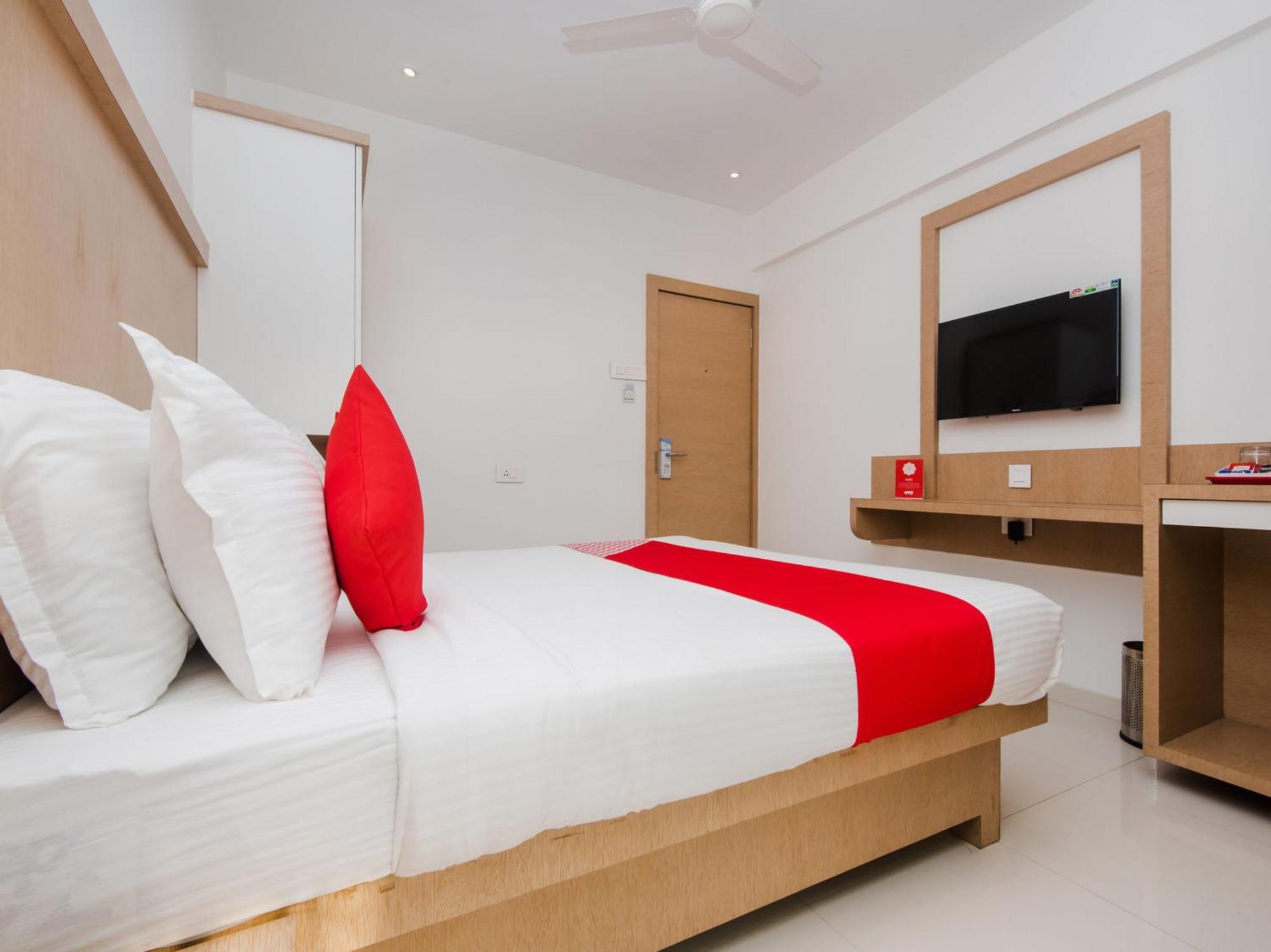 Oyo 13089 Hotel Gold Crest Navi Mumbai Dış mekan fotoğraf